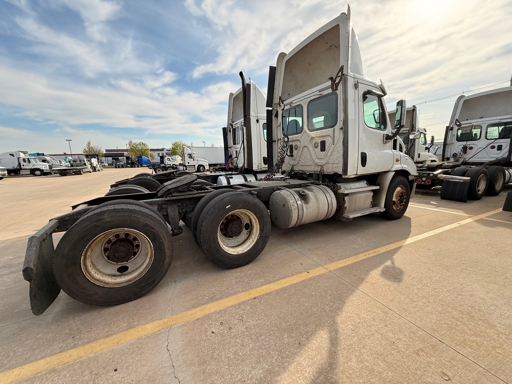 2013 Freightliner Cascadia — photo 6