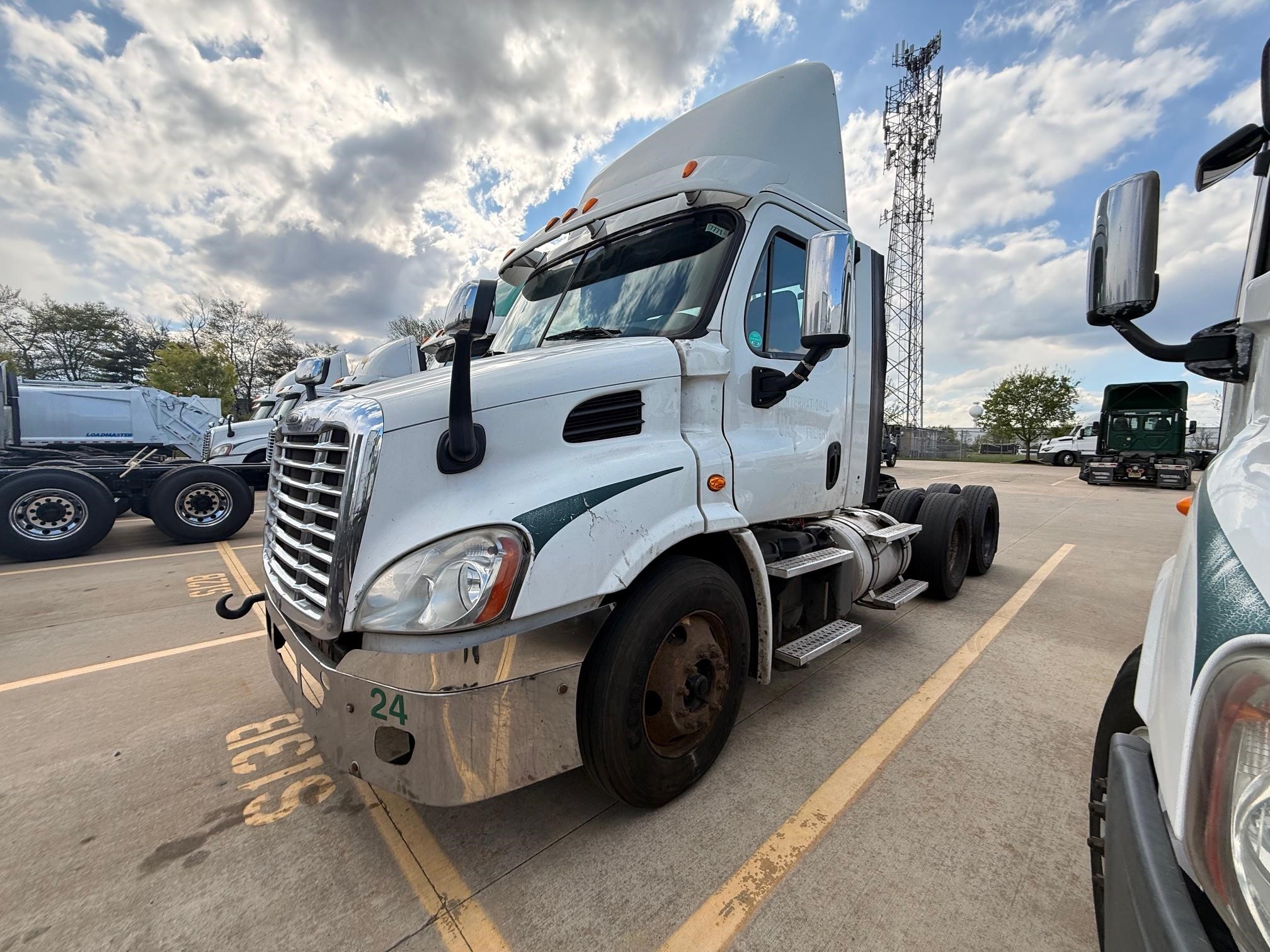 2013 Freightliner Cascadia — photo 3