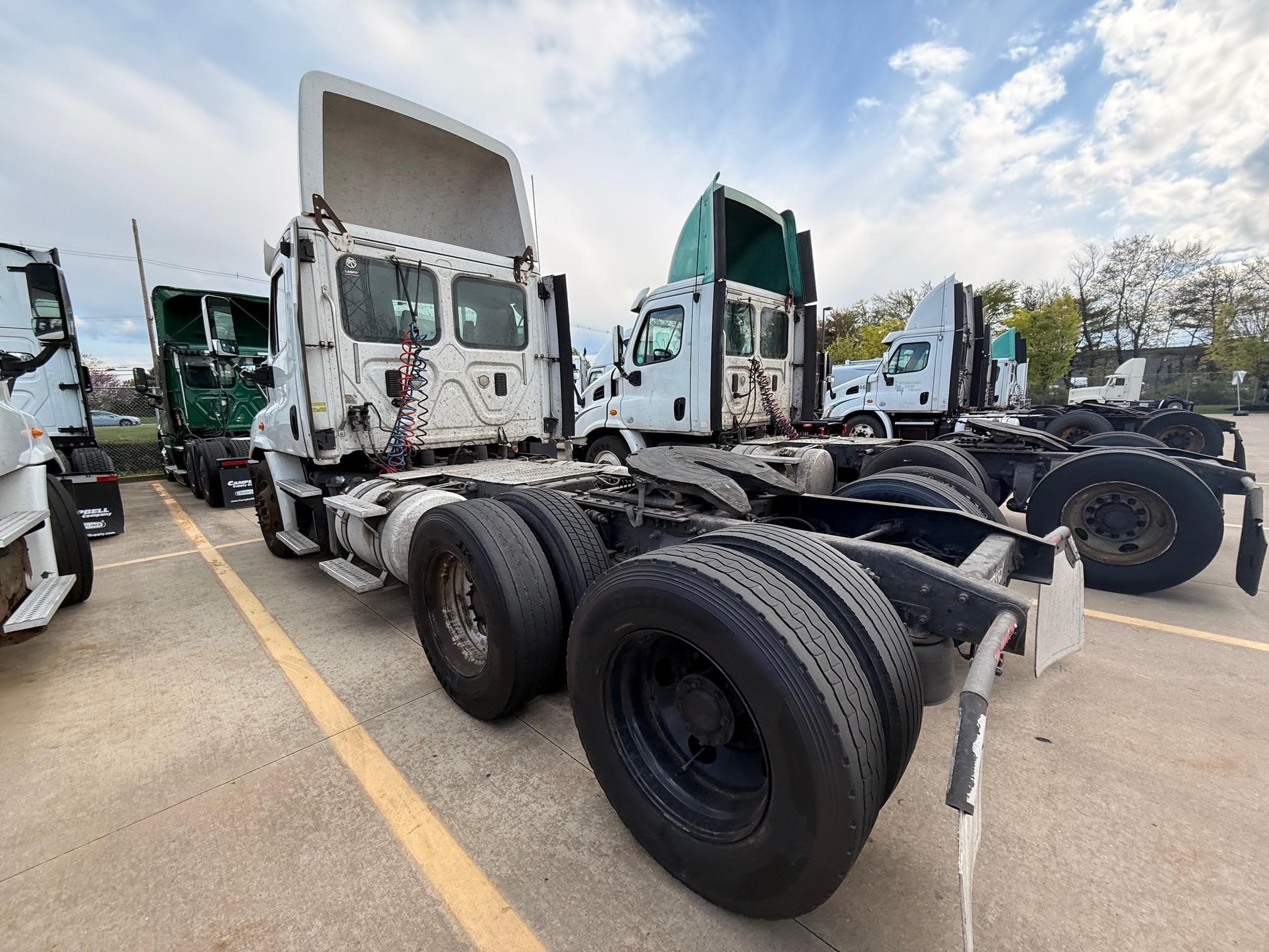 2013 Freightliner Cascadia — photo 4