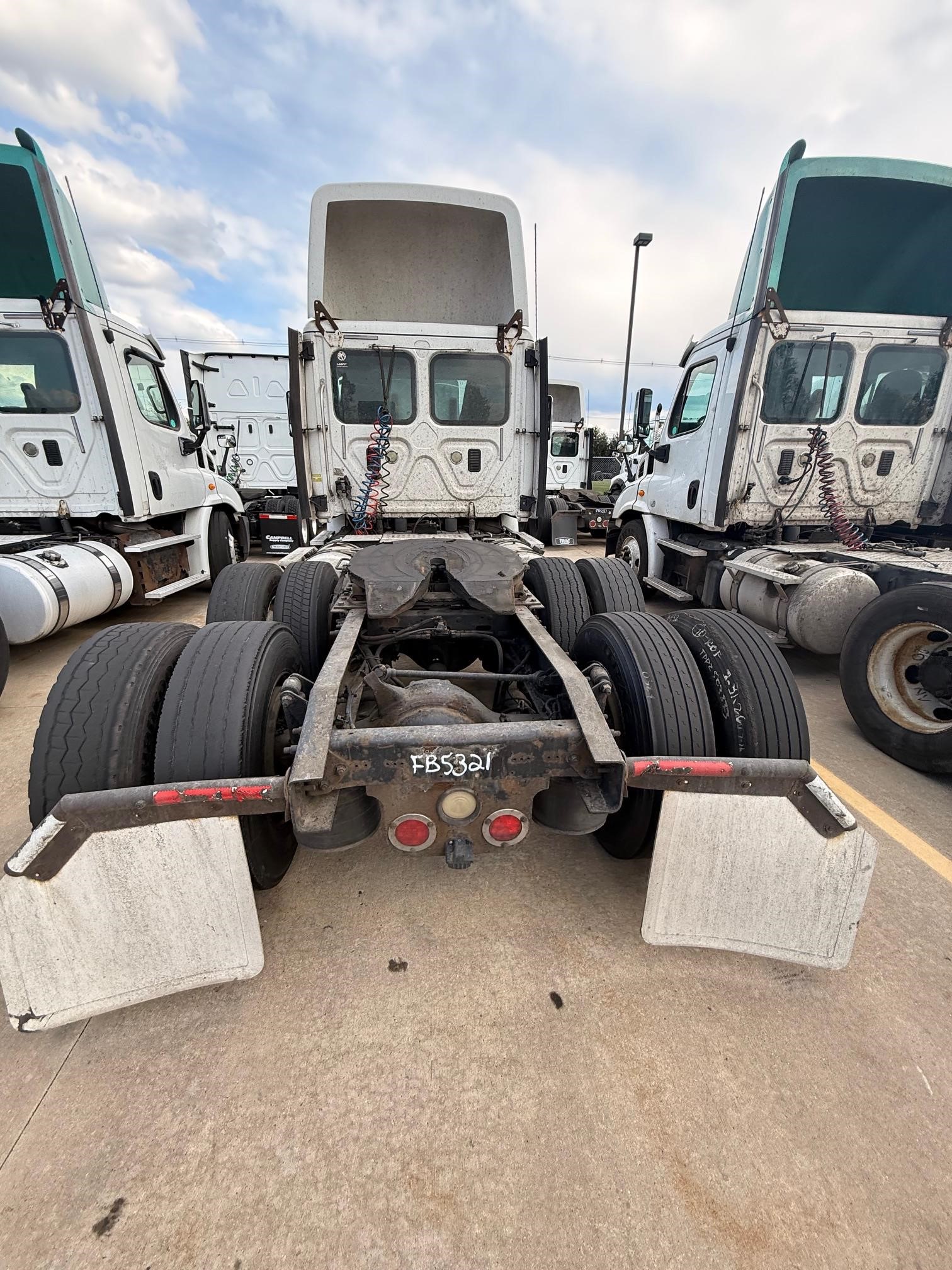 2013 Freightliner Cascadia — photo 5