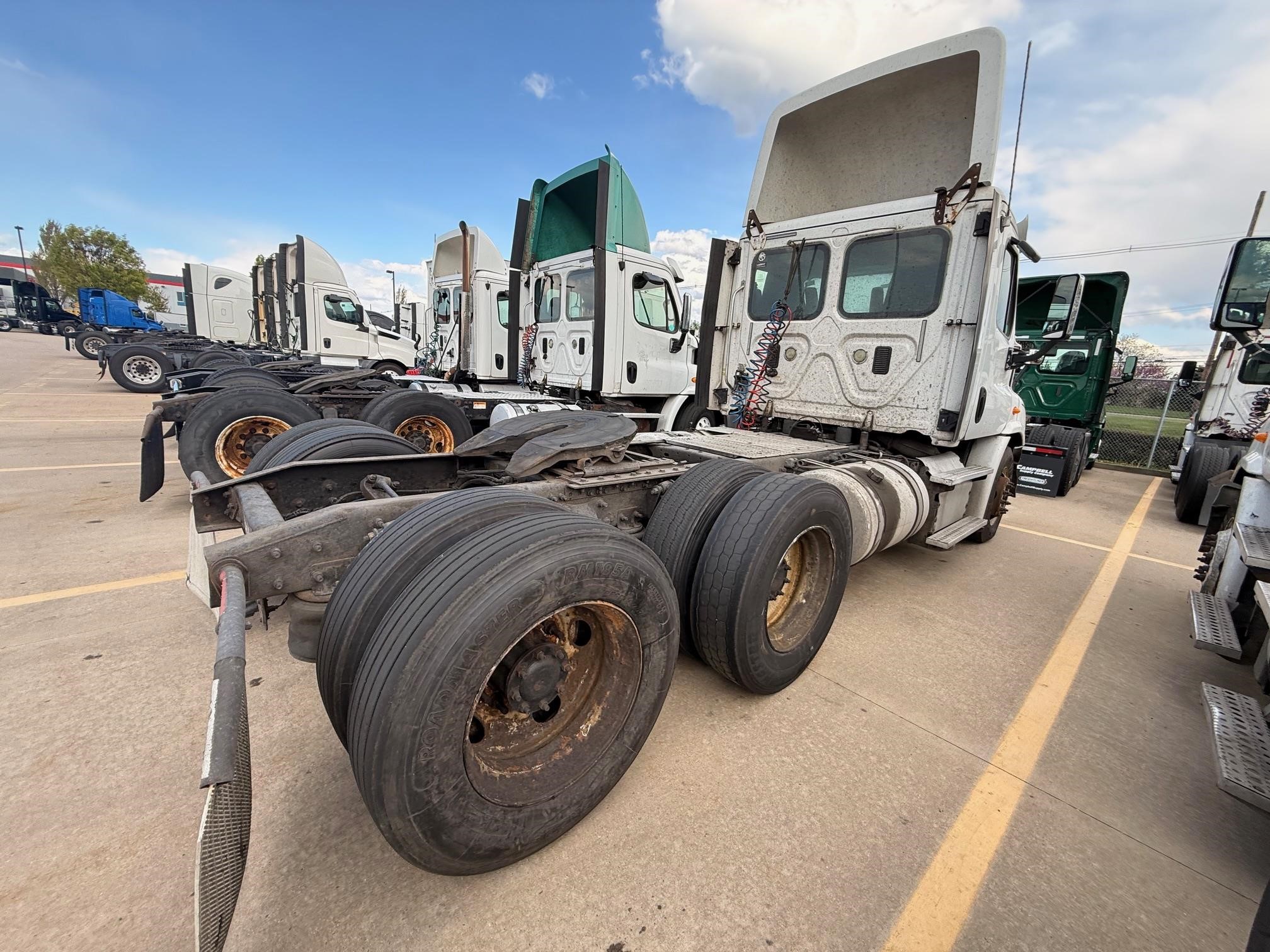 2013 Freightliner Cascadia — photo 6