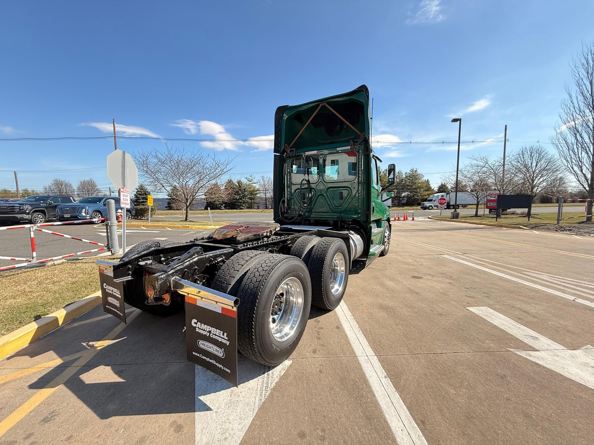 2020 Freightliner Cascadia — photo 6