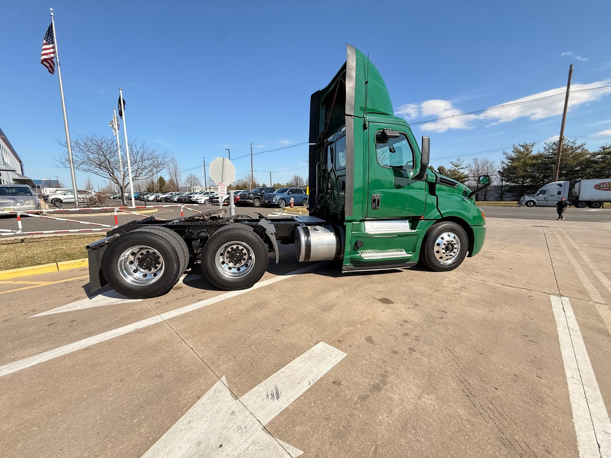 2020 Freightliner Cascadia — photo 7