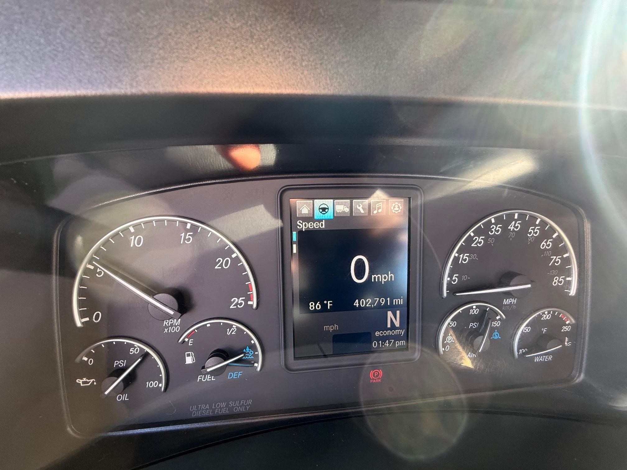 2020 Freightliner Cascadia — photo 8
