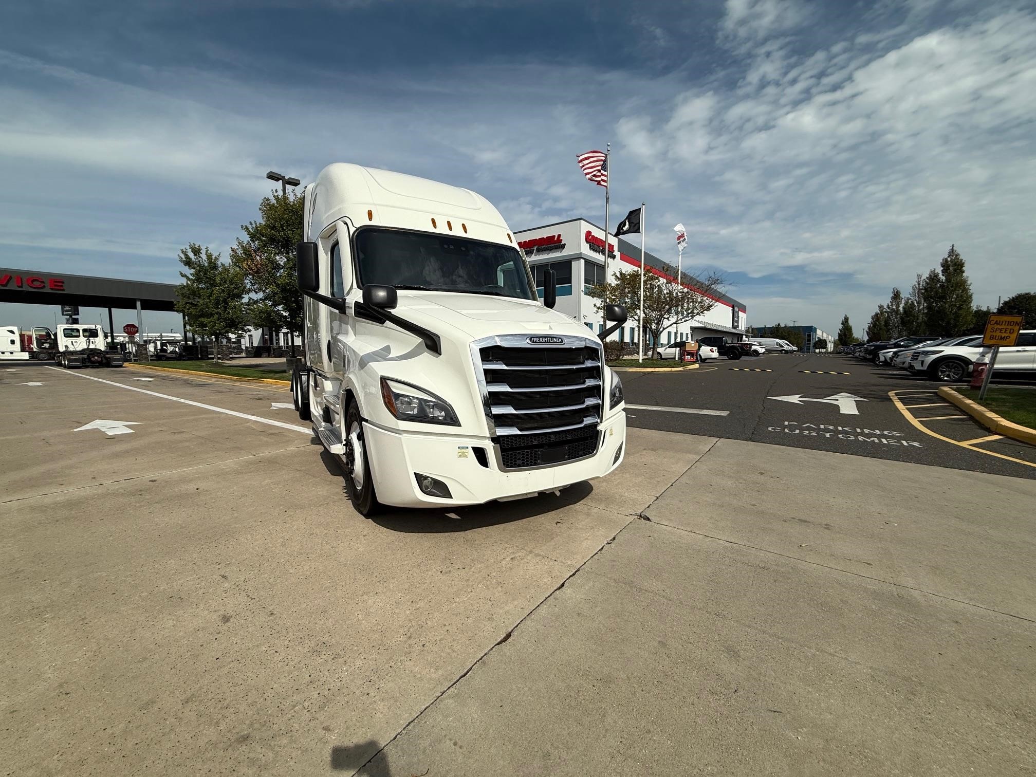 2022 Freightliner Cascadia in Midlantic, NJ — photo 2