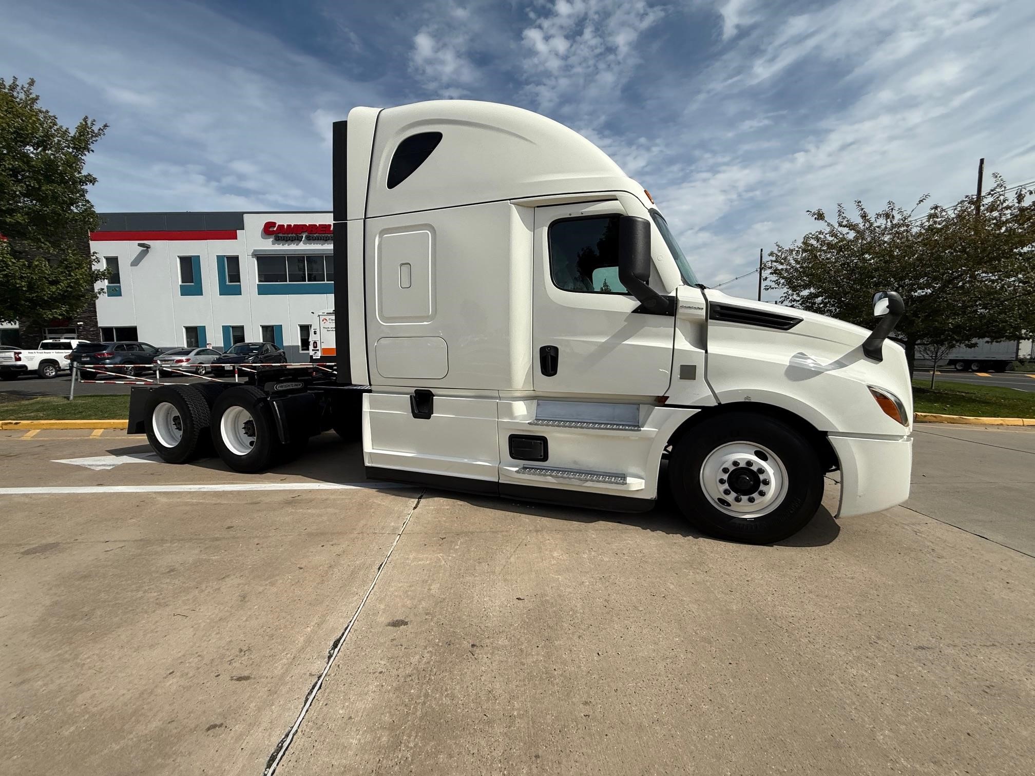 2022 Freightliner Cascadia in Midlantic, NJ