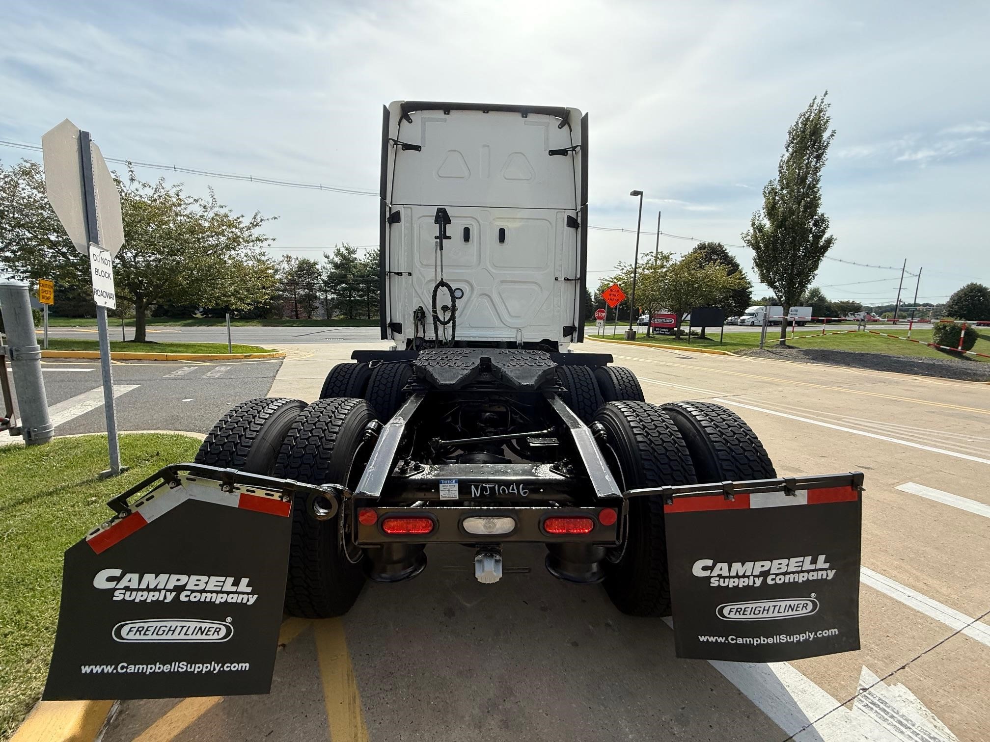 2022 Freightliner Cascadia in Midlantic, NJ — photo 5