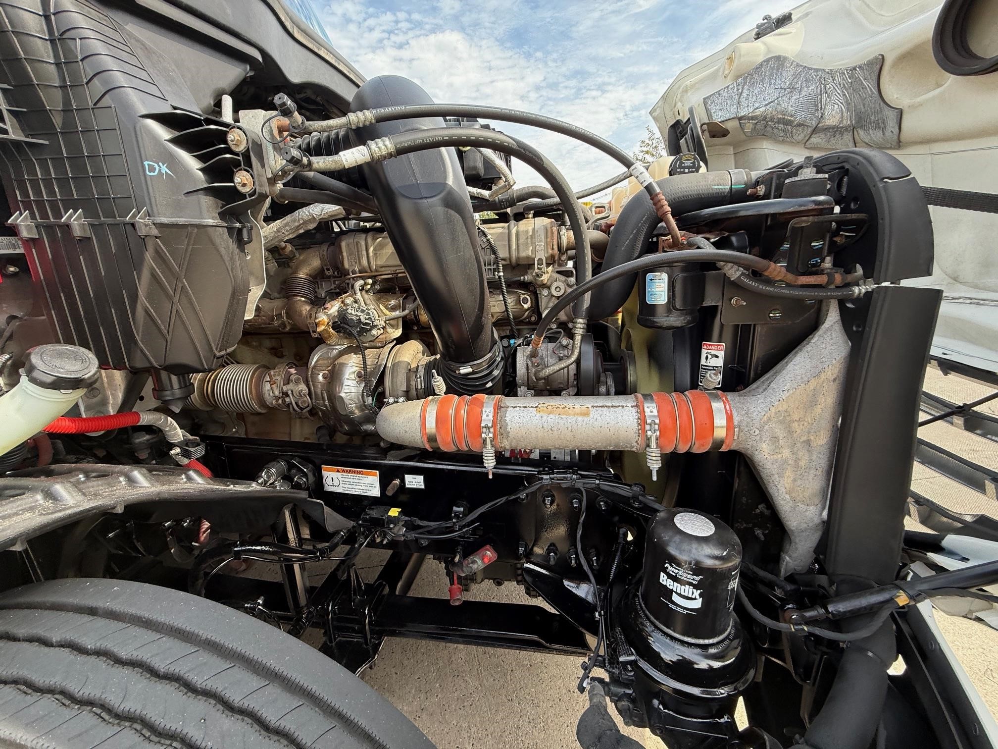 2022 Freightliner Cascadia in Midlantic, NJ — photo 8
