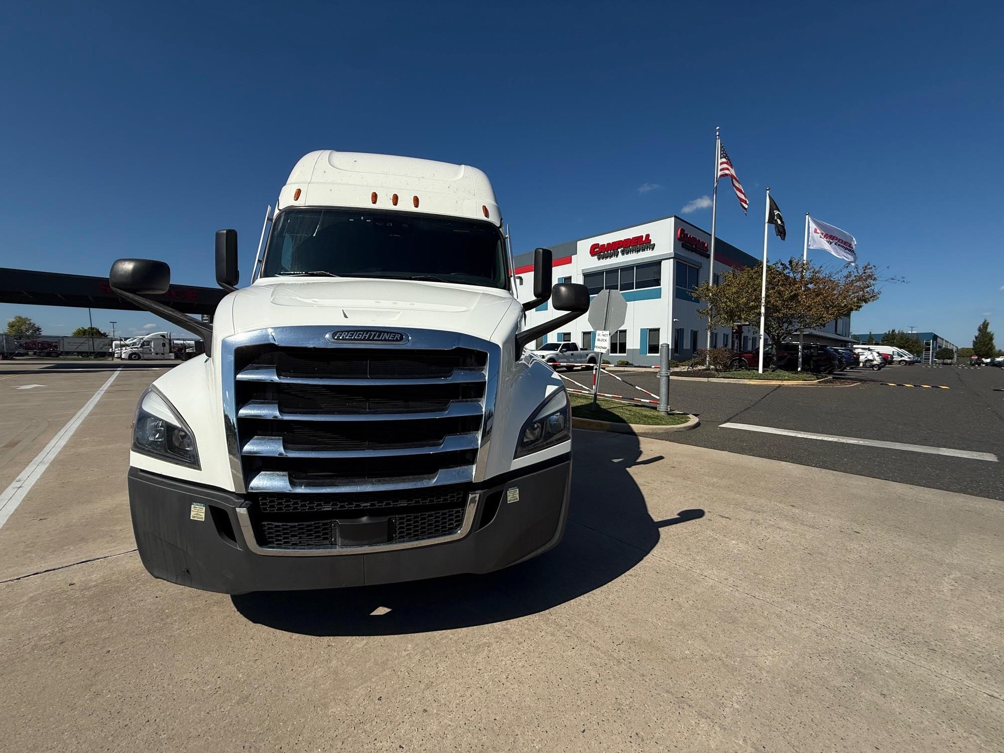 2022 Freightliner Cascadia in Midlantic, NJ — photo 2