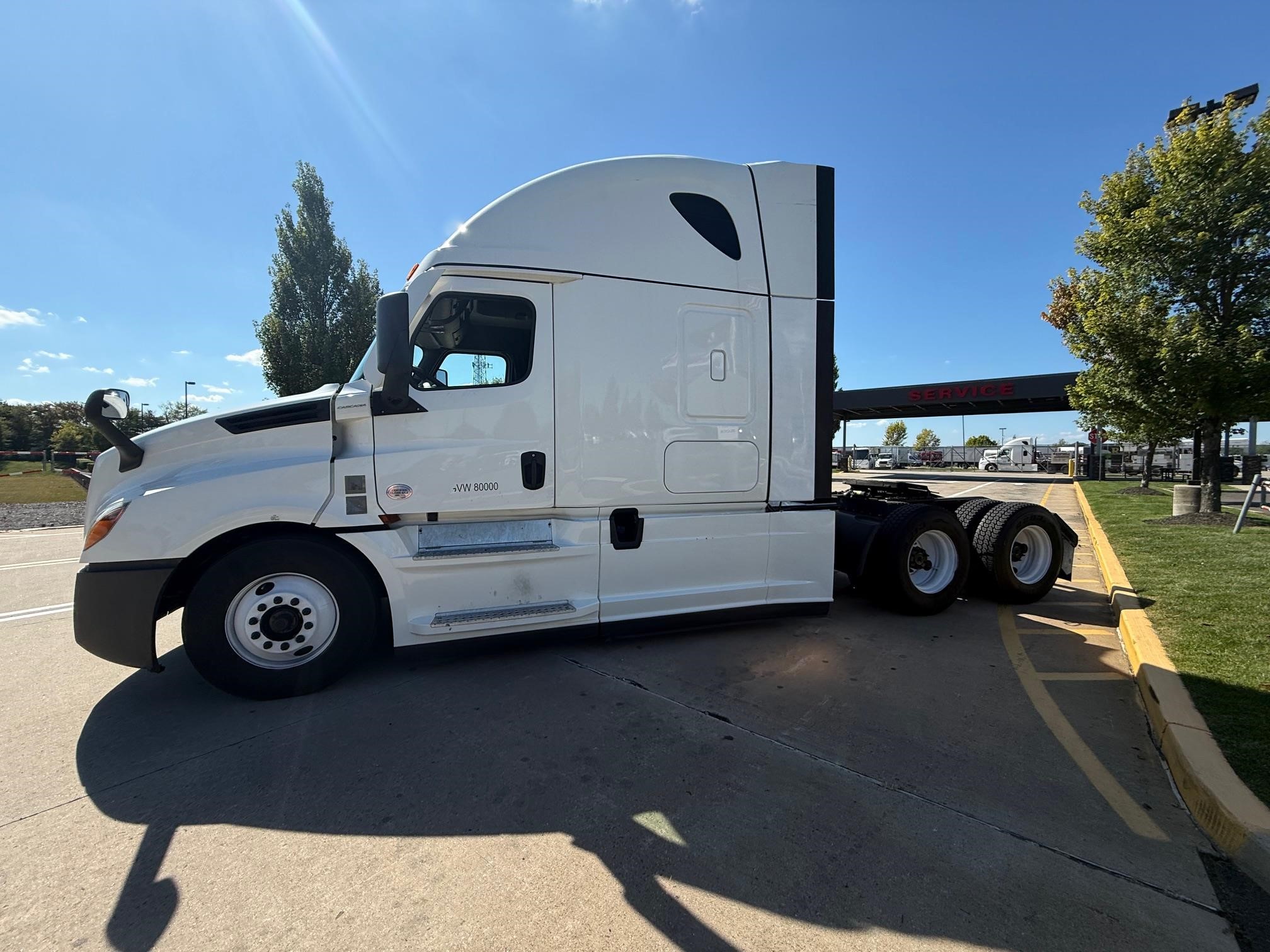 2022 Freightliner Cascadia in Midlantic, NJ — photo 3