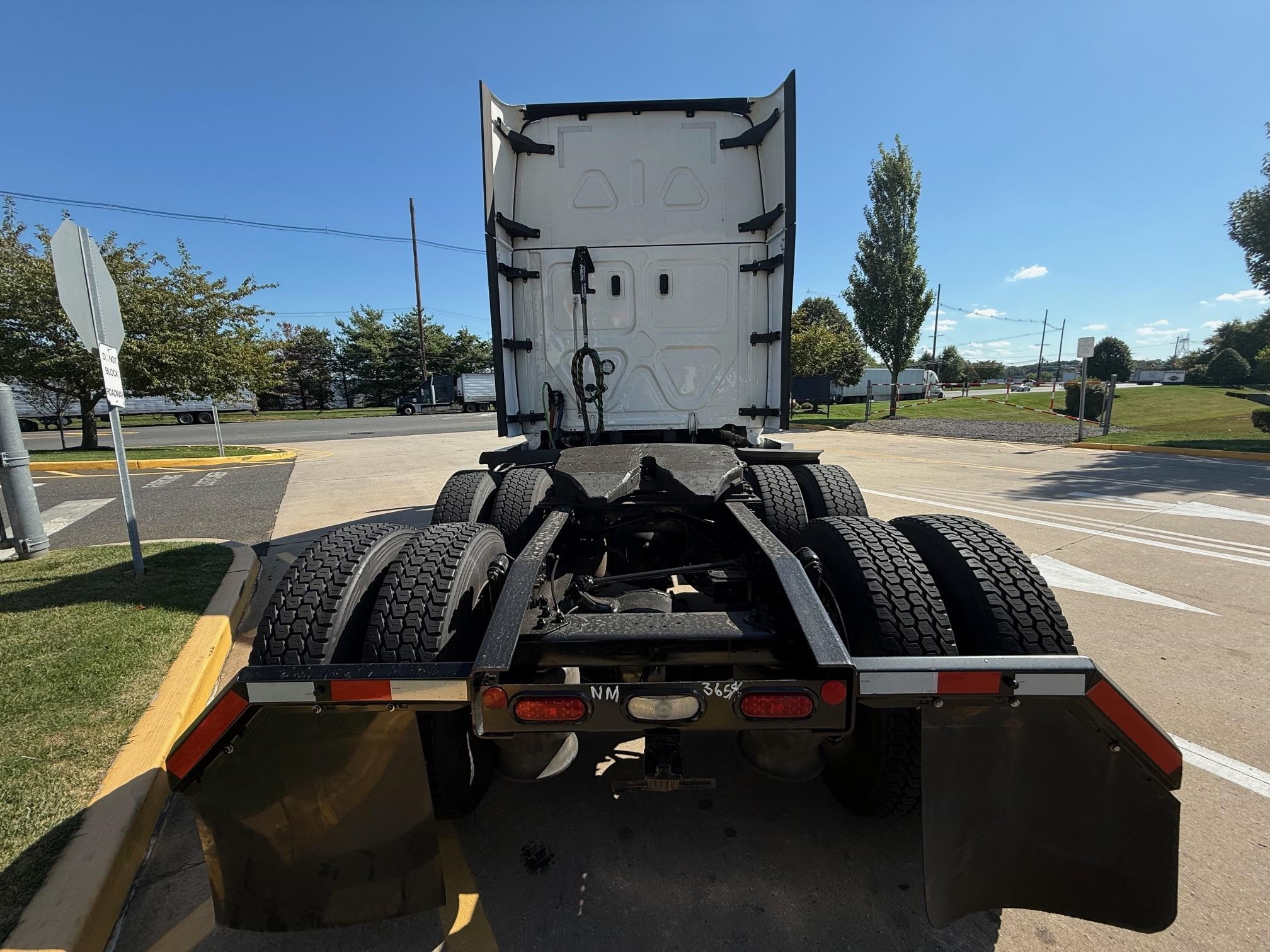 2022 Freightliner Cascadia in Midlantic, NJ — photo 5