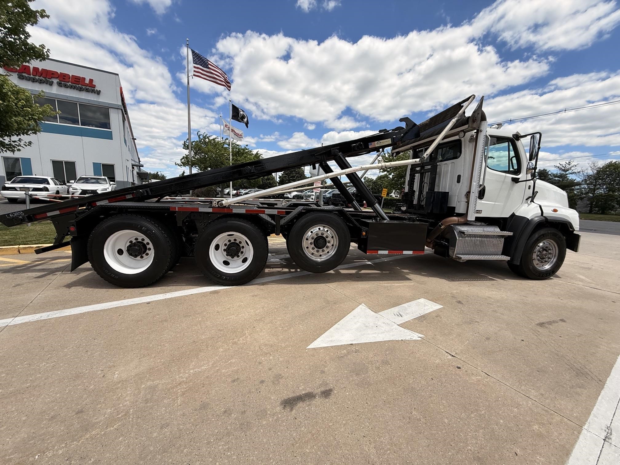 2020 Freightliner 114SD — photo 4