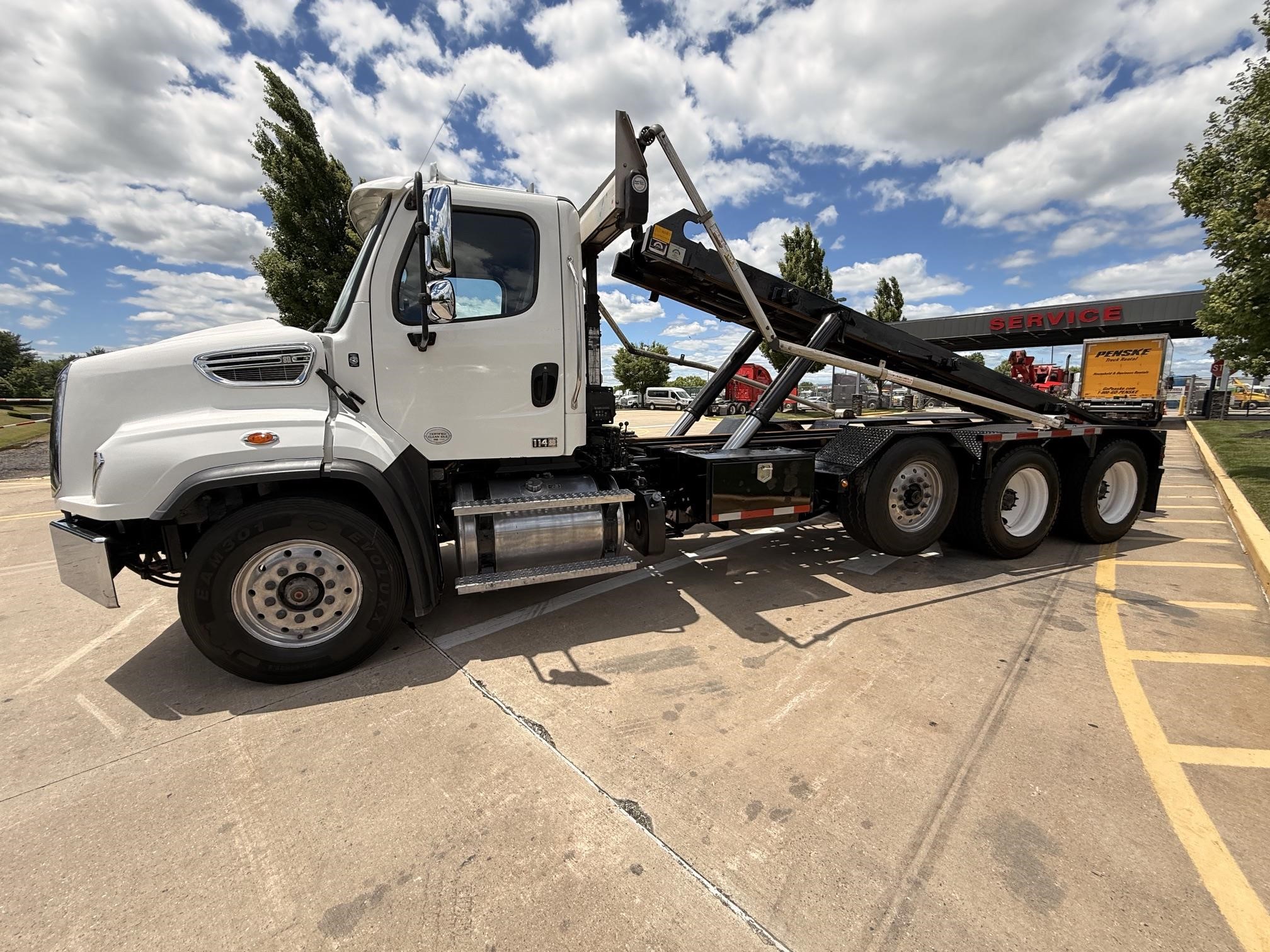 2020 Freightliner 114SD