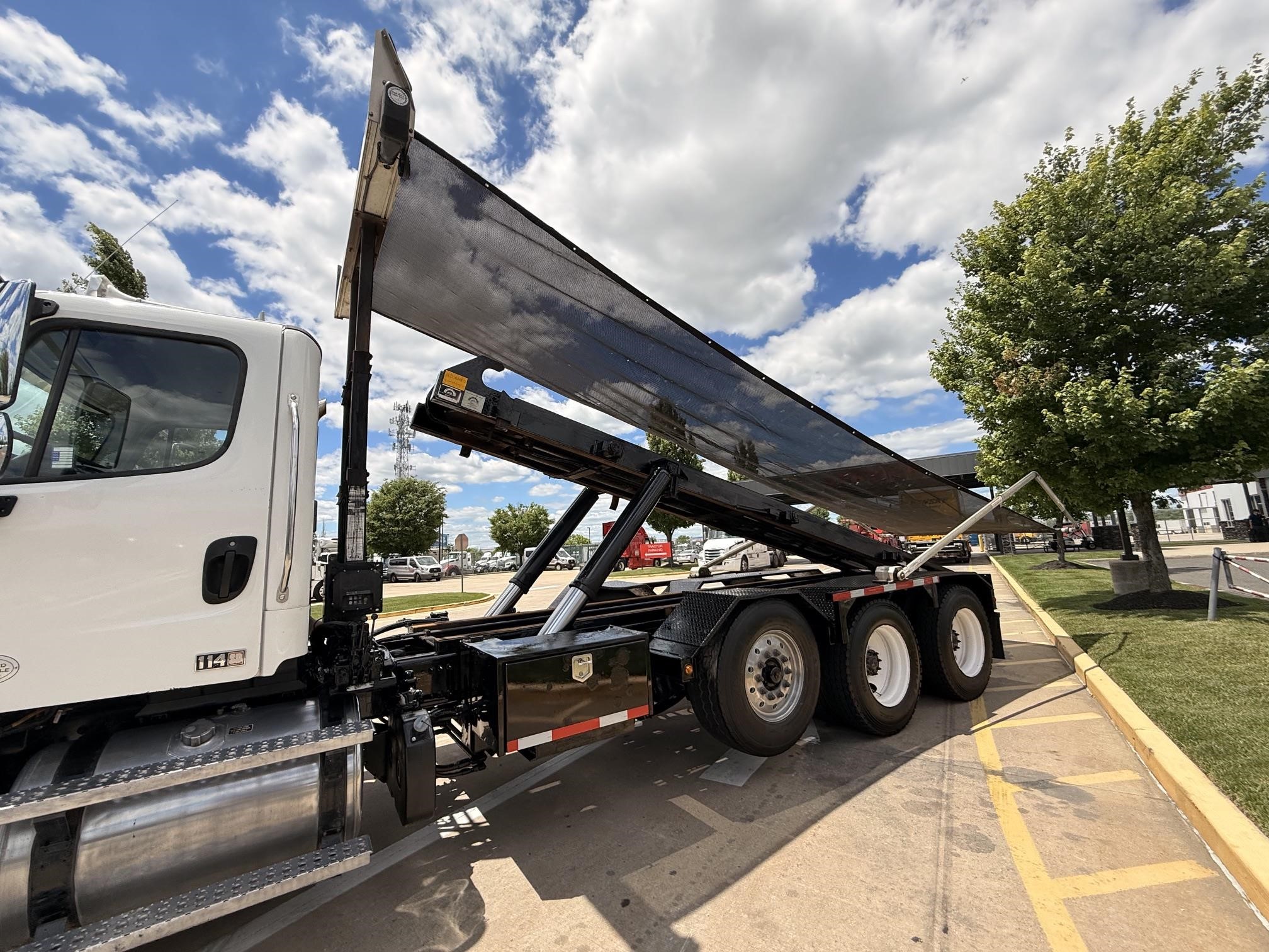 2020 Freightliner 114SD — photo 8