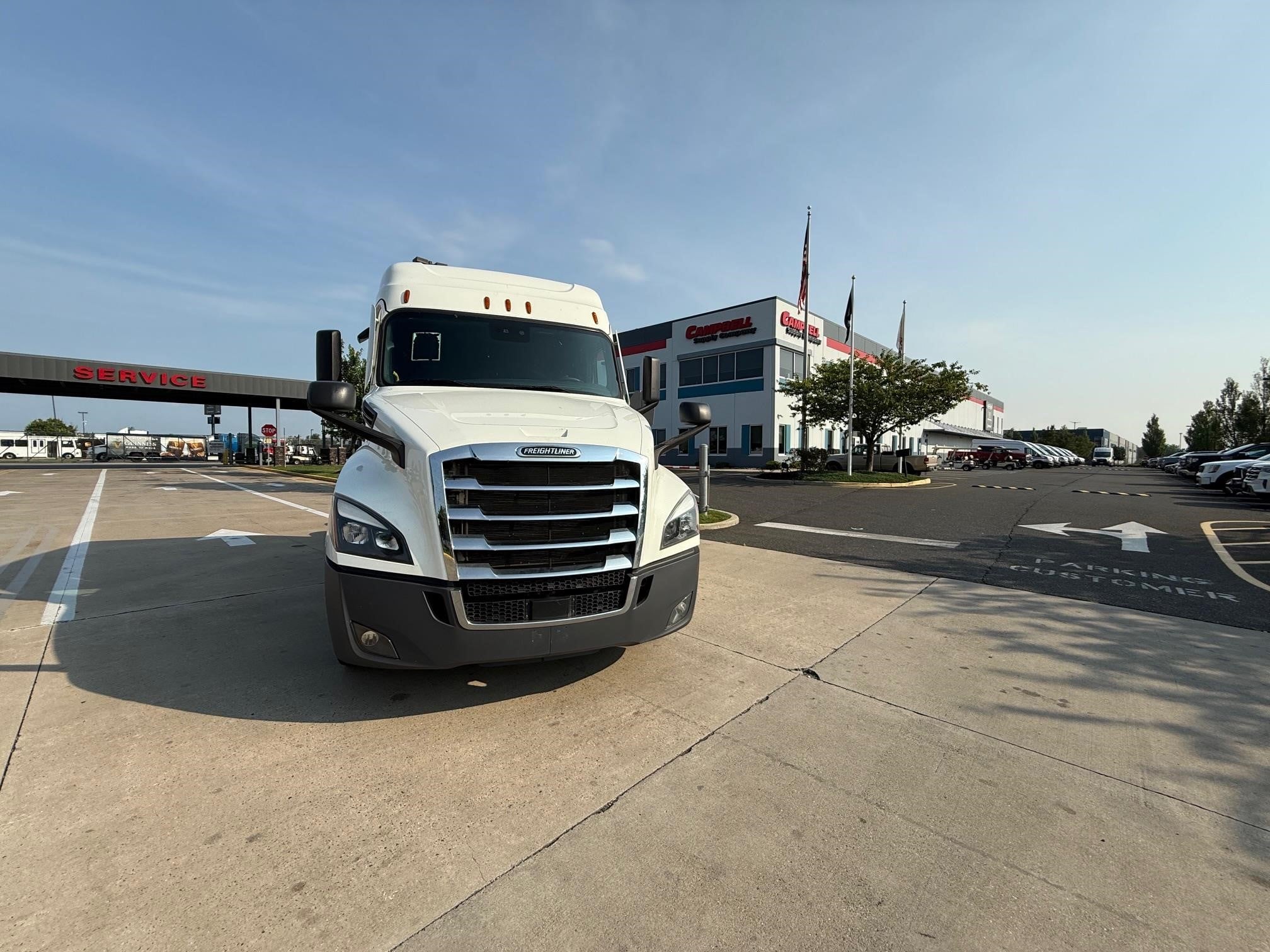 2022 Freightliner Cascadia in Midlantic, NJ — photo 6