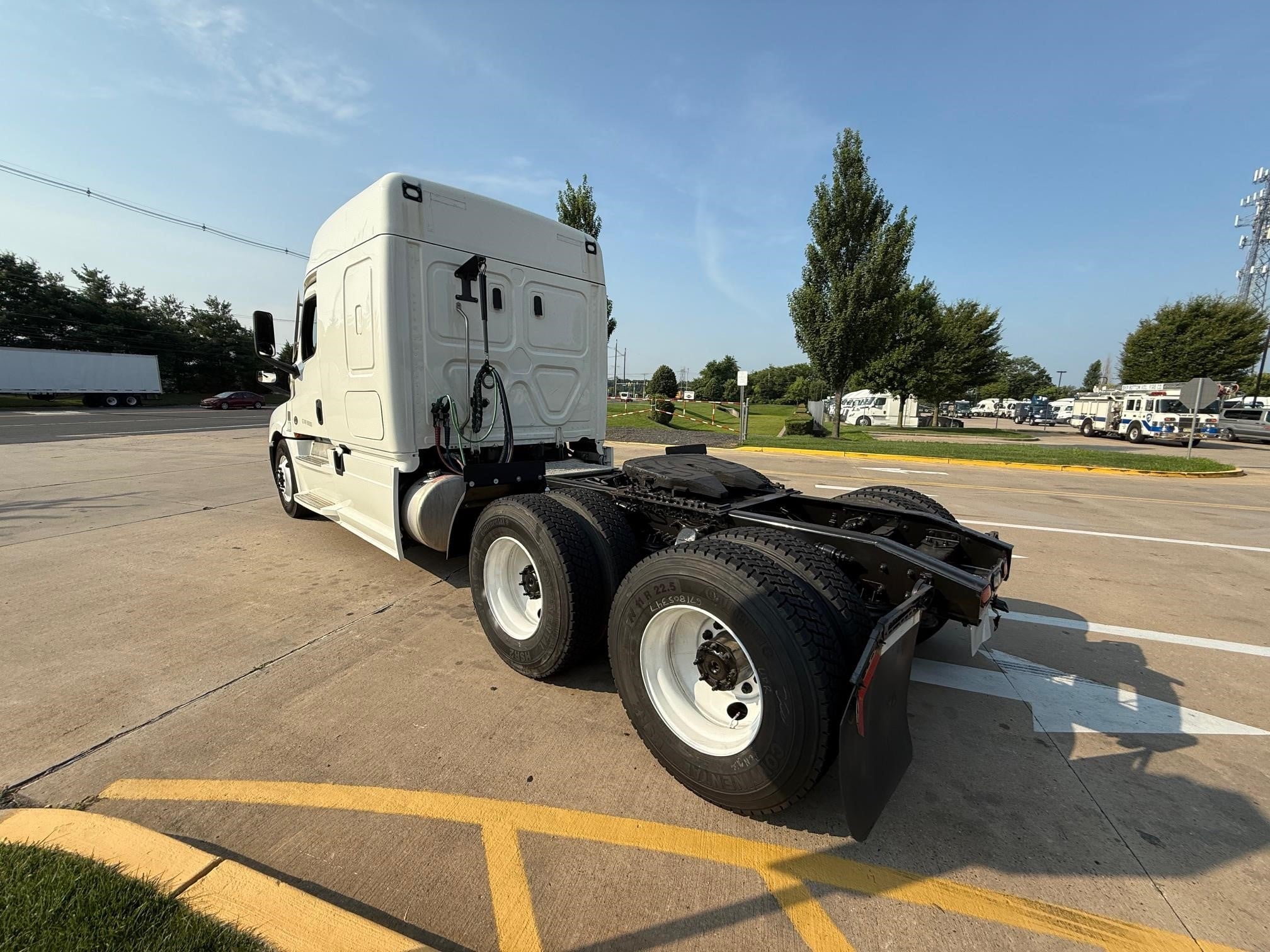 2022 Freightliner Cascadia in Midlantic, NJ — photo 7