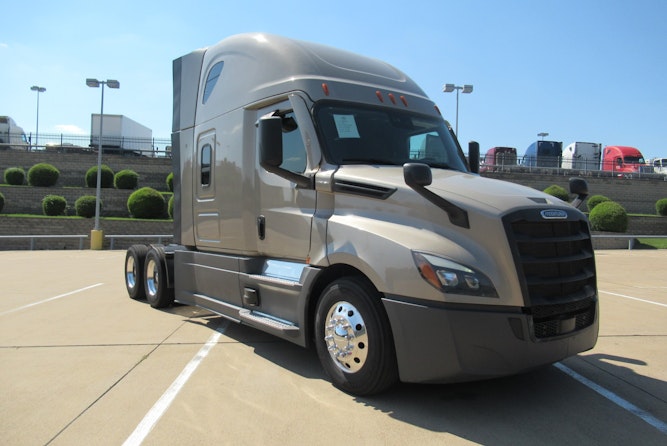2023 Freightliner Cascadia 126" Sleeper Cab photo 2