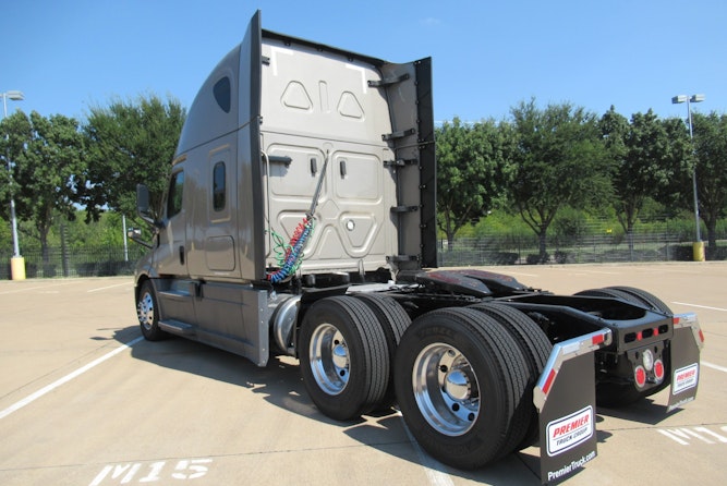 2023 Freightliner Cascadia 126" Sleeper Cab photo 3