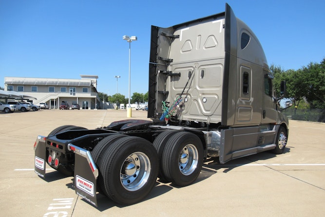 2023 Freightliner Cascadia 126" Sleeper Cab photo 4