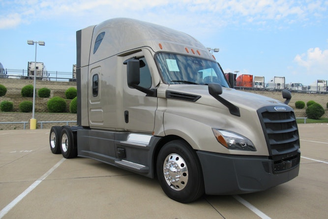 2023 Freightliner Cascadia 126" Sleeper Cab photo 2