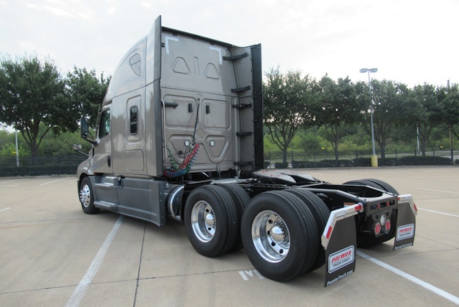 2023 Freightliner Cascadia 126" Sleeper Cab photo 3