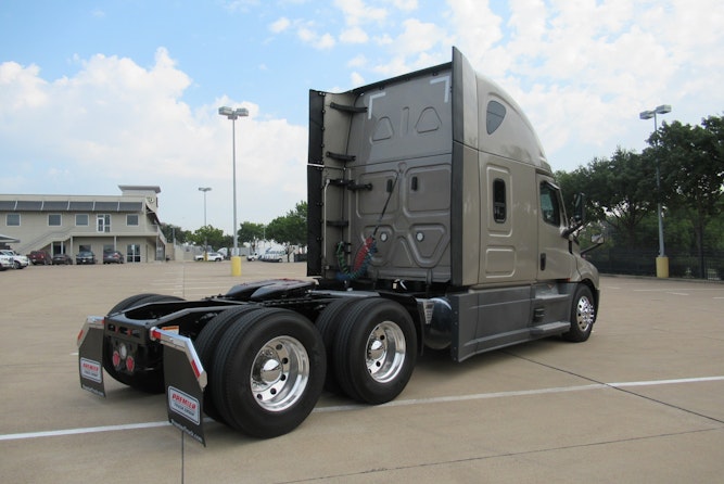 2023 Freightliner Cascadia 126" Sleeper Cab photo 4