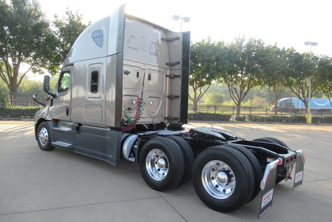 2023 Freightliner Cascadia 126" Sleeper Cab photo 3