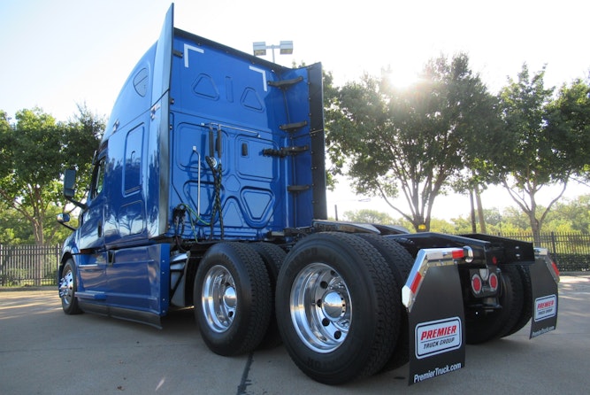 2021 Freightliner Cascadia 126" Sleeper Cab photo 3