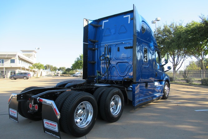 2021 Freightliner Cascadia 126" Sleeper Cab photo 4