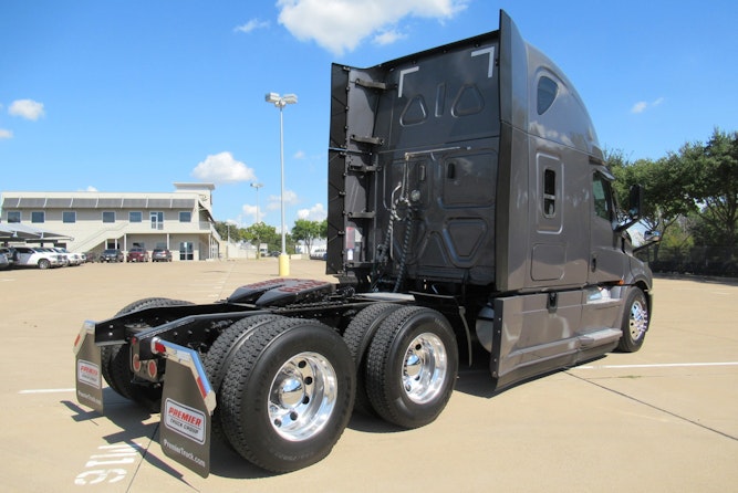 2021 Freightliner Cascadia 126" Sleeper Cab photo 4