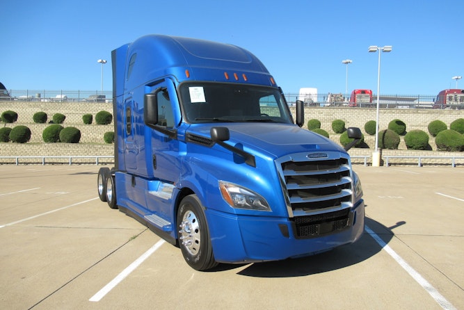 2021 Freightliner Cascadia 126" Sleeper Cab photo 2