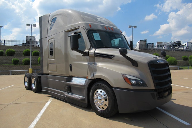 2023 Freightliner Cascadia 126" Sleeper Cab photo 2