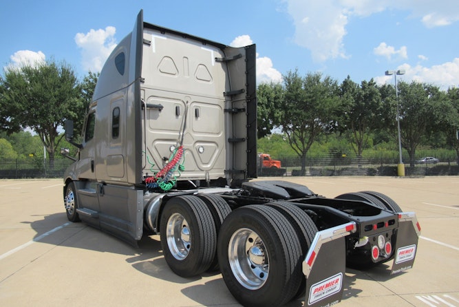 2023 Freightliner Cascadia 126" Sleeper Cab photo 3