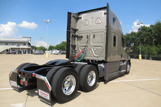 2023 Freightliner Cascadia 126" Sleeper Cab photo 4