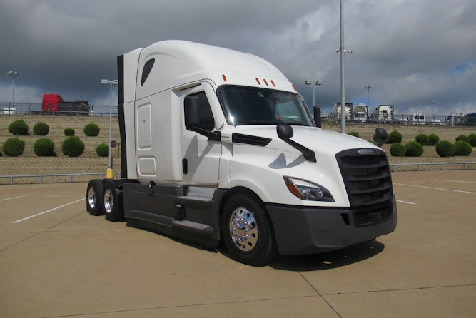 2024 Freightliner Cascadia 126" Sleeper Cab photo 2