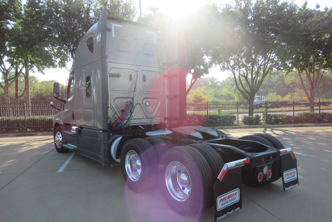 2023 Freightliner Cascadia 126" Sleeper Cab photo 3
