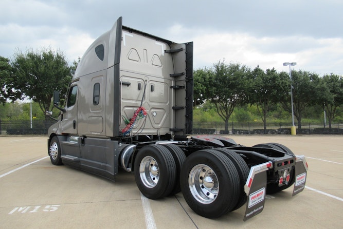 2023 Freightliner Cascadia 126" Sleeper Cab photo 3