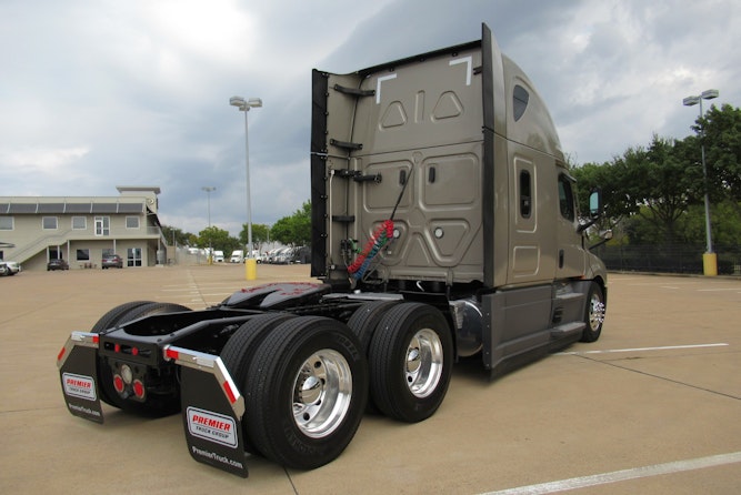 2023 Freightliner Cascadia 126" Sleeper Cab photo 4