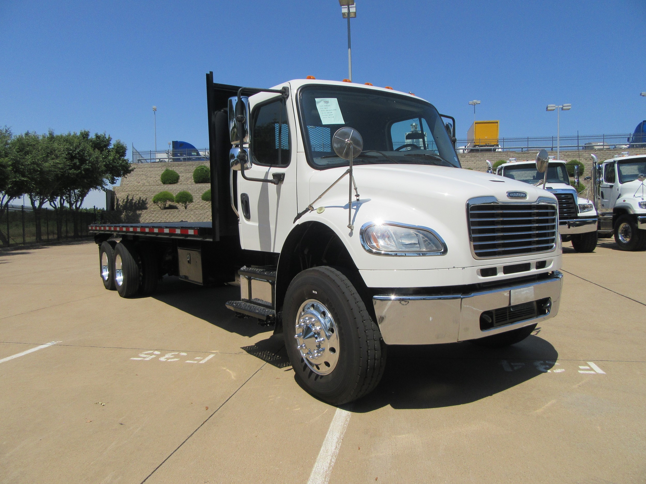 2017 Freightliner eM2 — photo 2