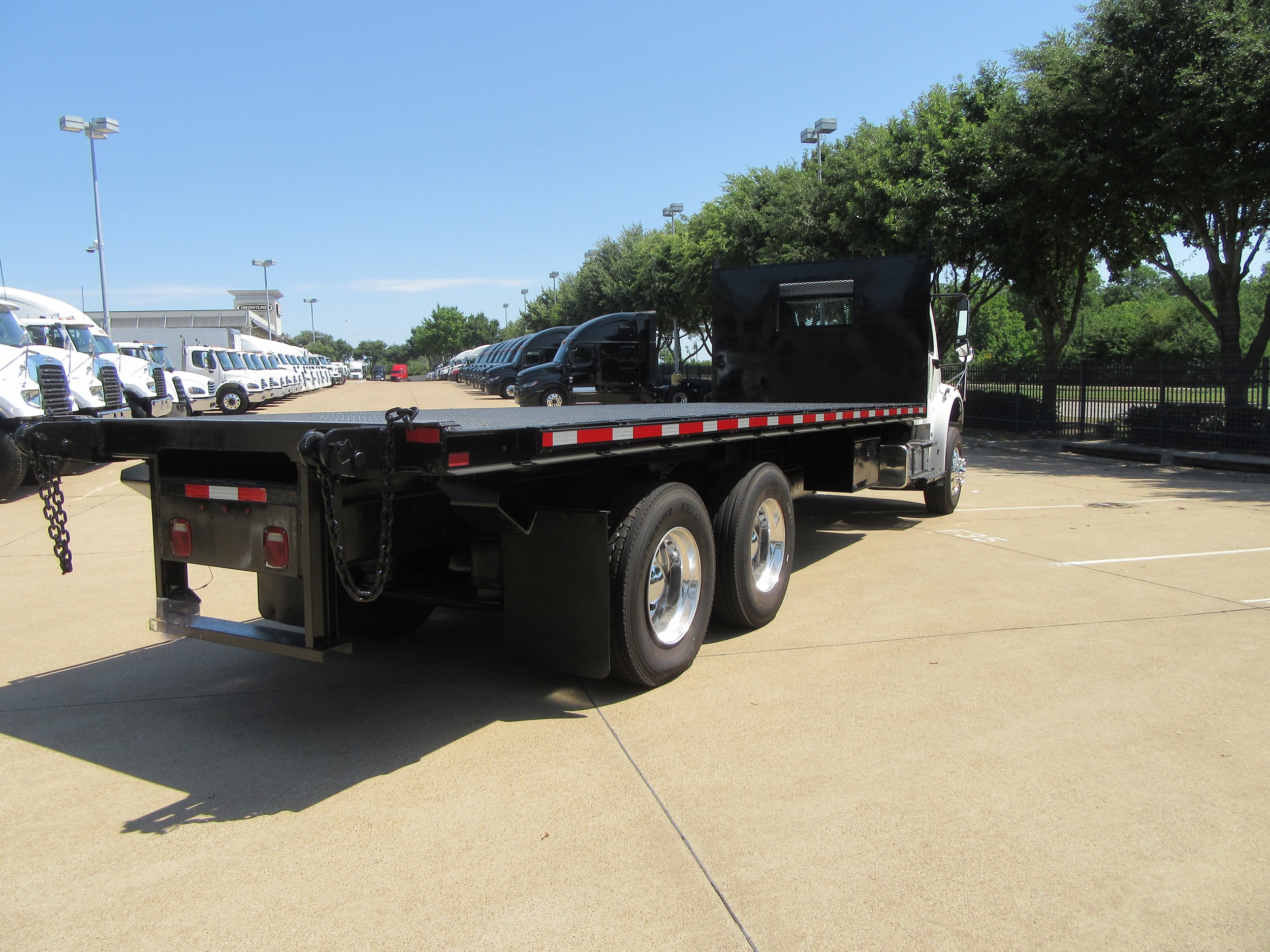 2017 Freightliner eM2 — photo 4