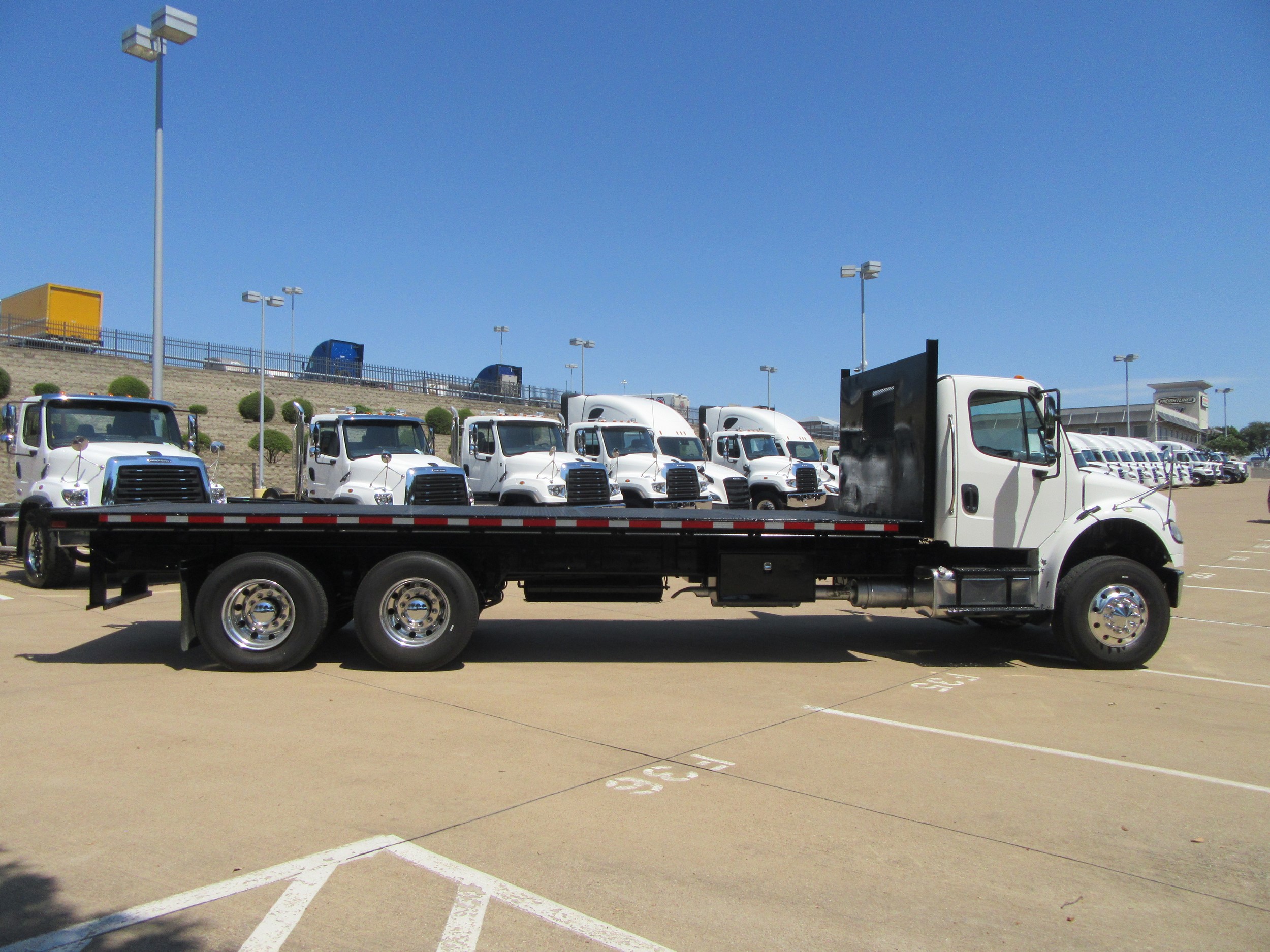 2017 Freightliner eM2 — photo 5