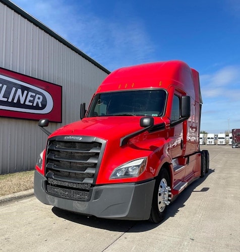 2023 Freightliner Cascadia 126" Sleeper Cab photo 2