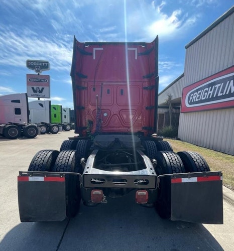 2023 Freightliner Cascadia 126" Sleeper Cab photo 4