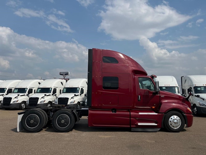 2022 International LT625 LT photo 3