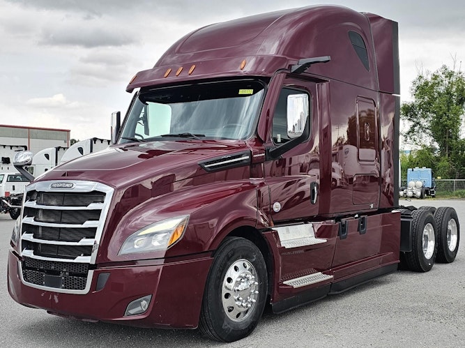2021 Freightliner Cascadia 126" Sleeper Cab photo 2