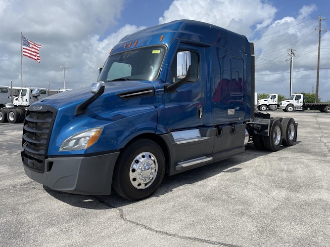 2021 Freightliner Cascadia 126" Sleeper Cab photo 2