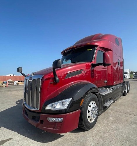 2023 Peterbilt 579 photo 2
