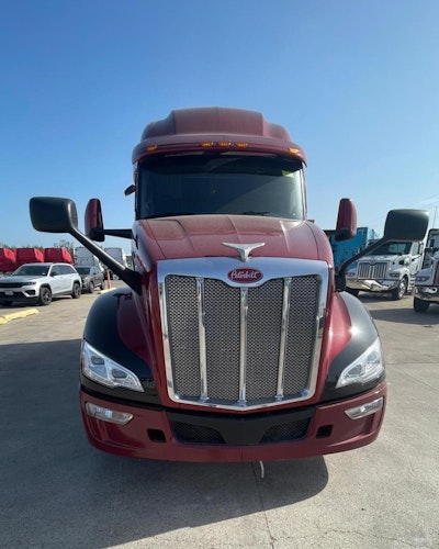 2023 Peterbilt 579 photo 3