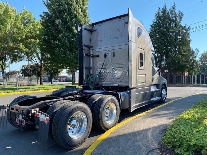 2023 Freightliner Cascadia 126" Sleeper Cab photo 4