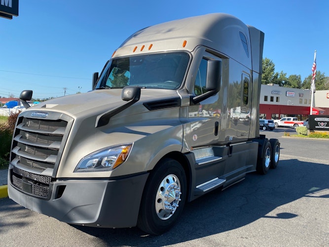 2023 Freightliner Cascadia 126" Sleeper Cab photo 2